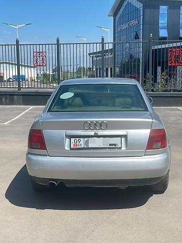 Унаа: Audi A4: 1996 г., 1.6 л, Кол менен иштөөчү, Бензин, Седан — 3