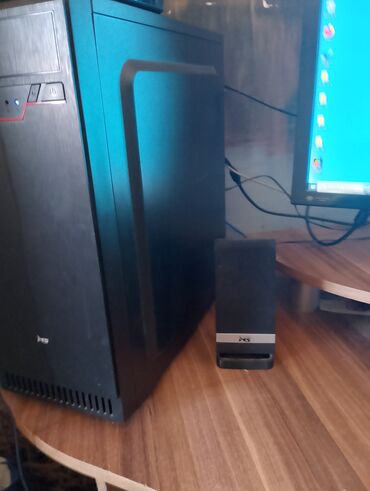 Monitori: Acer monitor je crne boje, elegantnog dizajna, pogodan za — 3