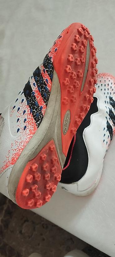 фудболный бутс: Футбольные бутсы/сороконожки Adidas Predator без шнурков. - Линия — 2