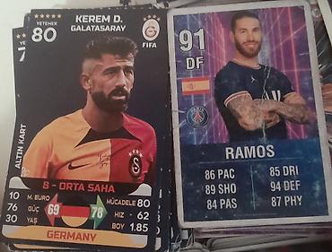 boks aleti: Futbol kartı 765 dənə 32 ədəd lionel Messi 16 ədəd ciristiano Ronaldo — 5