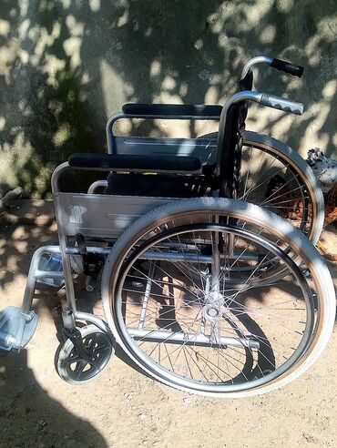 Нитриловые перчатки: Mexaniki əlil arabası - Geniş, möhkəm metal çərçivə - Böyük arxa