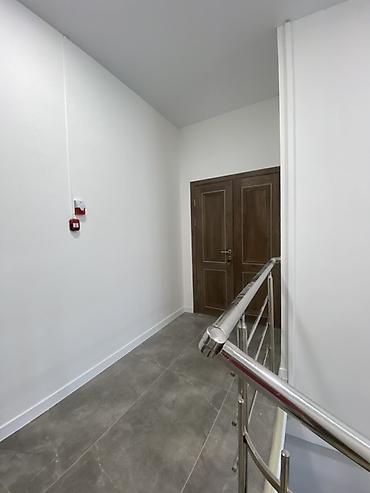 Аренда ангаров: СДАЁТСЯ КОММЕРЧЕСКОЕ ПОМЕЩЕНИЕ — 539 м² ПЕРВАЯ ЛИНИЯ, Бульвар Эркиндик — 40