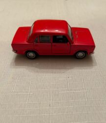 Oyuncaqlar: Lada Vaz 21013 vs 21011 modelkası satılır.Retro qırmızı — 6