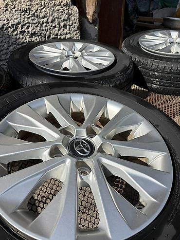 auris: Комплект оригинальных литых дисков Toyota с шинами - Количество: 4 — 2