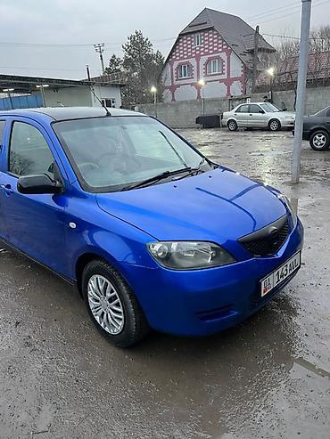 Другие автомобили: Компактный пятидверный хэтчбек синего цвета. Основные особенности: - — 4