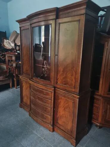 Stilske vitrine: Vitrina u odlicnom stanju. Izuzetno lepo ocuvana. Visina 220cm Sirina na lalafo.rs — 3 Stilske vitrine: Vitrina u odlicnom stanju. Izuzetno lepo ocuvana. Visina 220cm Sirina — 3