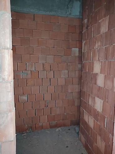 Yeni tikili: Yeni tikili binada mənzil planı və çılpaq təhvil mərhələsində daşınmaz — 9