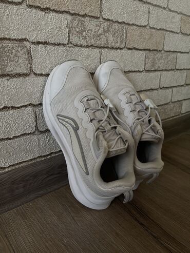 белые кроссовки мужские: Детские кроссовки lining
