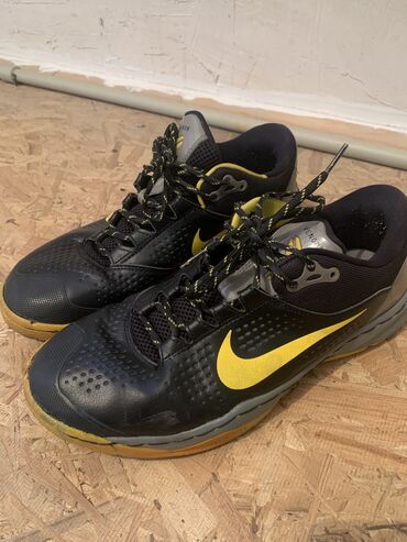 обувь для волейбола: Баскетбольные кроссовки Kobe 3 оригинал 
(Для волейбола тоже подойдут