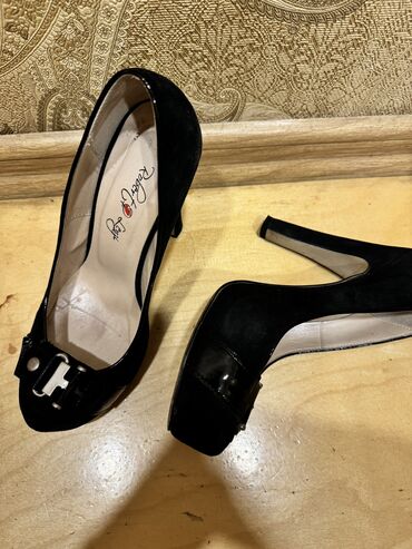 Basanoşka və səndəllər: Ölçü: 36, rəng - Sarı, İşlənmiş — 9