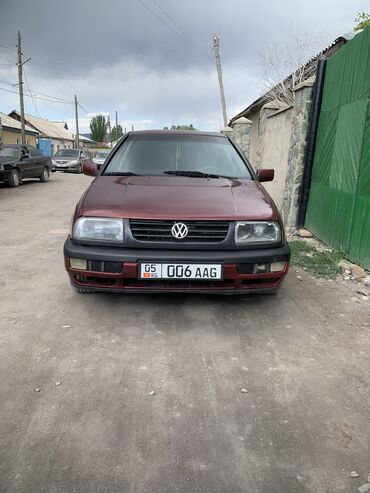 Volkswagen: Volkswagen Vento: 1992 г., 1.8 л, Механика, Бензин, Седан