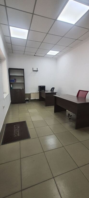 Долгосрочная аренда домов: Сдаю Офис, 12 м², В бизнес центре, 1 линия