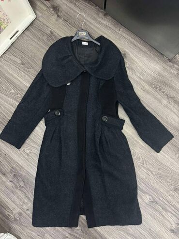 Kaputi: Mona, L, Sa postavom — 2