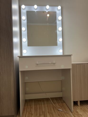 эски мебель: Продаю зеркало с подсветкой с одним выдвижным ящиком, почти новое