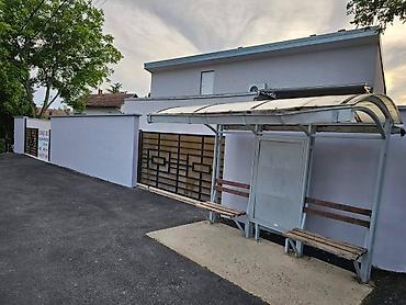 Kancelarija: IZDAJEM ILI PRODAJEM POSLOVNI PROSTOR 250m2 i 4 ari placa. Objekat — 8