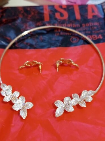 Bijuteriya dəstləri: Kolye və sırğalar - Dizayn: Qızılı rəngdə, çiçək motivli. Hər bir — 7