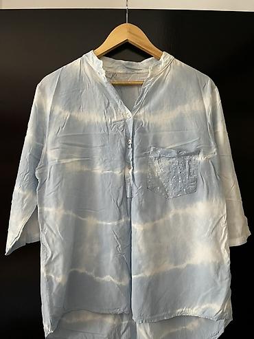 Ženska košulja/bluza sa tie-dye efektom u svetloplavim i belim