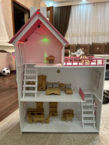 карнавальные маски в баку: Milana…. Domik qiymeti 35 manata.Yaxşı vəzyyətdə unvan .Sumqayıt