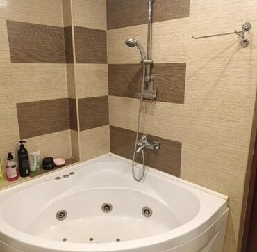 Uzunmüddətli kirayə mənzillər: Mənzil kirayə/verilir - Geniş və işıqlı zal: kristal lustra, iri — 11