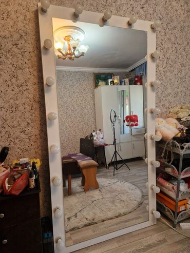 Güzgülər: Güzgü Döşəmə üstü, Düzbucaqlı, Makiyaj üçün, Arxa işıqlı