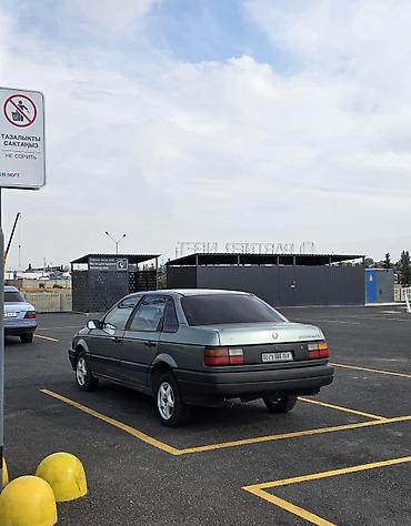 Volkswagen Passat: 1990 г., 1.8 л, Механика, Бензин, Седан