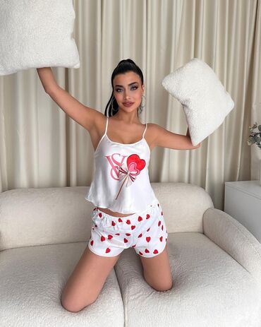 Pidžame: Satenski bebi dol
s,m,l,xl — 3