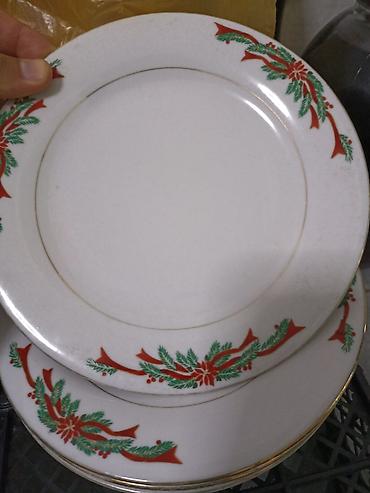 dinner table: Столовая посуда и кухонные принадлежности набором: - Плоские — 1