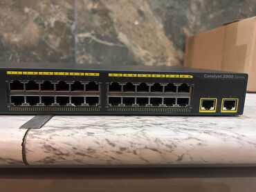 Serverlər: Cisco Catalyst 2960 Series Switch 24 port