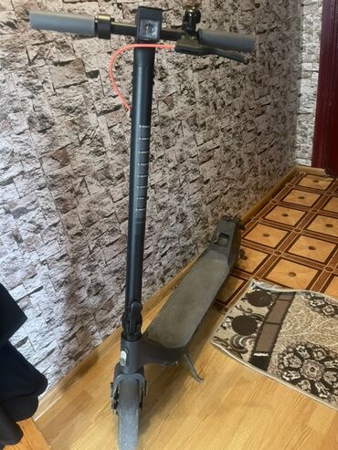 Lüğətlər: İşlənmiş Elektrik samokat ≤ 5", 251 - 350 Vt, 16 - 25 km/s, Ünvandan götürmə