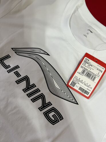 футболки спортивные: Крутая футболка от Lining, оригинал 👌👌👌в размере Л