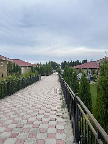 Ысык-Көлдө эс алуу: Коттедж в закрытом коттеджном поселке. - Одноэтажный дом с верандой и — 4