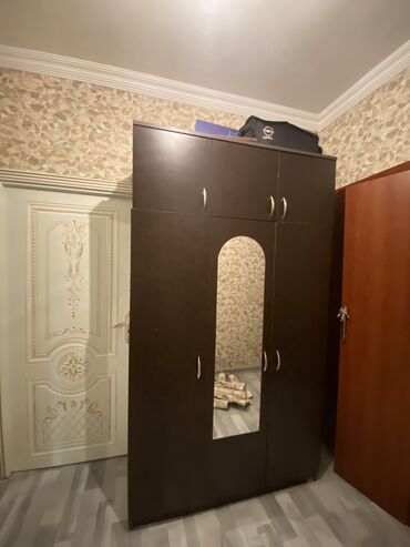 paltar dolabi satilir: Гардеробный шкаф, Б/у, 3 двери, Распашной, Прямой шкаф, Россия