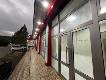 Mağazalar: Kommersiya obyekti – İcarəyə verilir.Qiymetde endirim olacaq. -Obyekt — 5