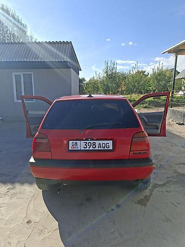 Volkswagen Golf: 1992 г., 1.8 л, Механика, Бензин, Хэтчбэк