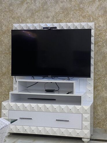 tv stand: Tv stand satilir.Hec bir problemi yoxdur.Qiymet 90 azn