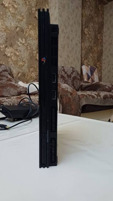 playstation satış: İşlək vəziyyətdə PlayStation 2 Slim modeli satılır. Üzərində şunurları