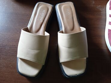 польские сандали: Стильные тапочки новые 39 размер 😍