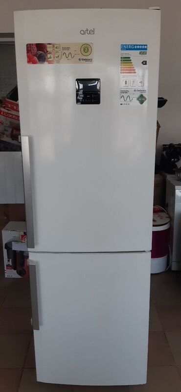 Холодильники: Холодильник Artel, Б/у, Двухкамерный, No frost