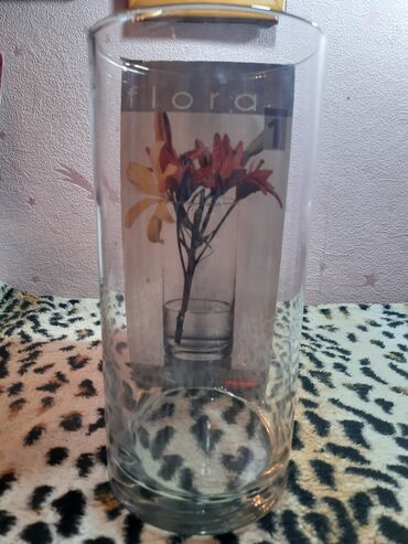ваза прозрачная: Отличная, устойчивая ваза для цветов - подходит для большого