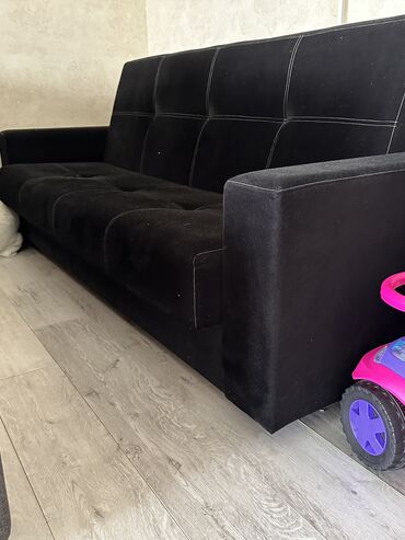 угловой диван в гостиную: Диван-кровать, цвет - Черный, Б/у
