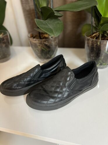 домашние женские тапочки из овчины: Qara rəngli slip-on tipli ayaqqabı - Üst hissə: diaqonal romb naxışlı