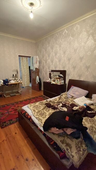 Kirayə qaraj: 0.06ha torpaq sahəsi. 109.6 kv.m yaşayış, 64.6 kv.m köməkçi sahə — 26