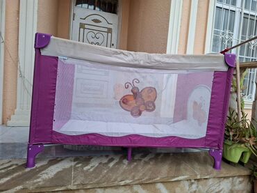 Sırğalar: Uşaq üçün portativ oyun çarpayısı (playpen) - Rəng: bənövşəyi və bej