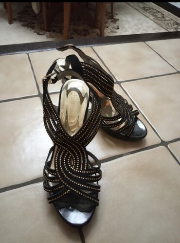 летняя обувь женская: Летние босоножки,в отличном состоянии, очень удобные
