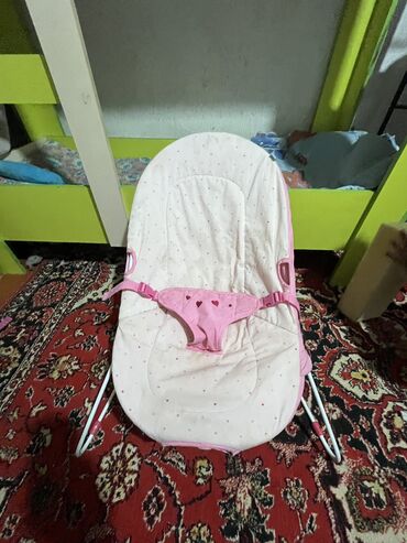 кровать для лежачих больных отдам даром: Удобный и практичный шезлонг для новорожденных в нежно-розовом цвете с