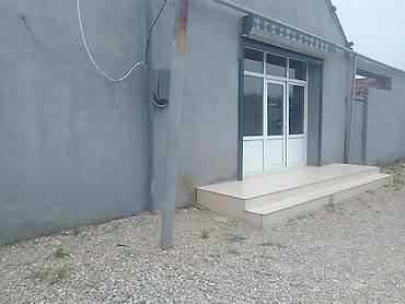 shirvan emlak: Həyət evi geniş hasarlanmış ərazi ilə təqdim olunur. Giriş hissəsində — 3