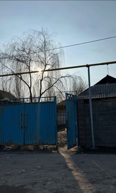 участок джалалабад: Дом, 70 м², 3 комнаты, Риэлтор, Старый ремонт