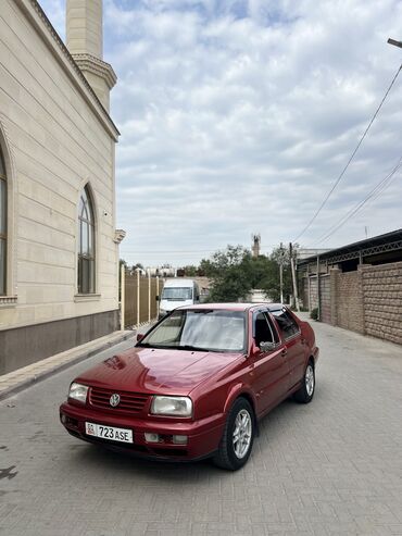 обменяю на скутер: Volkswagen Vento: 1992 г., 1.8 л, Механика, Бензин, Седан