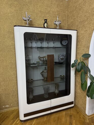Dolablar: İşlənmiş, Açılan, 2 qapılı Düz dolab, Servant