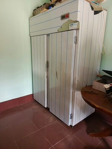 Biznes üçün program təminatı: Sənaye tipli iki qapılı soyuducu kamera - Tip: Şaquli, ikili qapı ilə